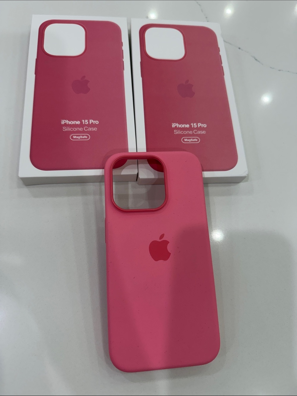 Apple iPhone 15 Pro Silicone Case - Hot Pink